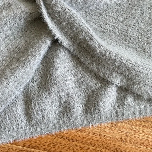 NWT Hollister Reversible Sweater L - Picture 8 of 11